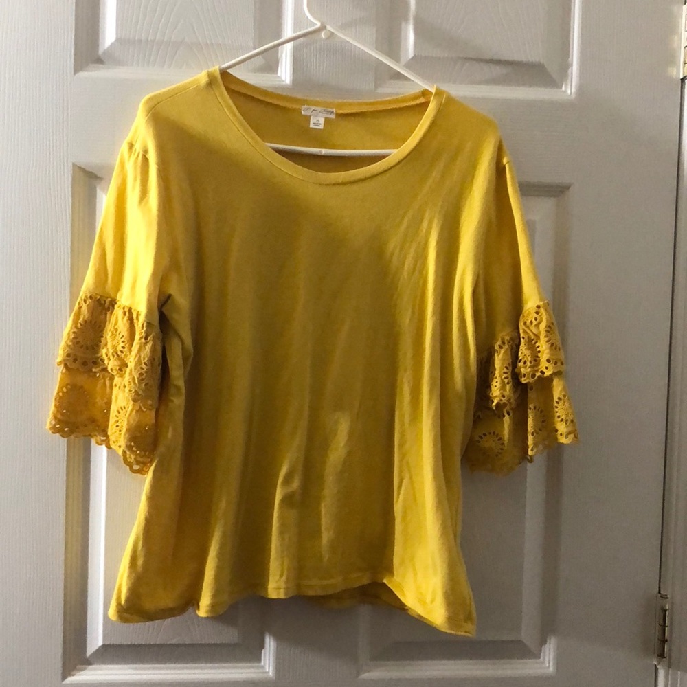 Ruffled mid-sleeve top